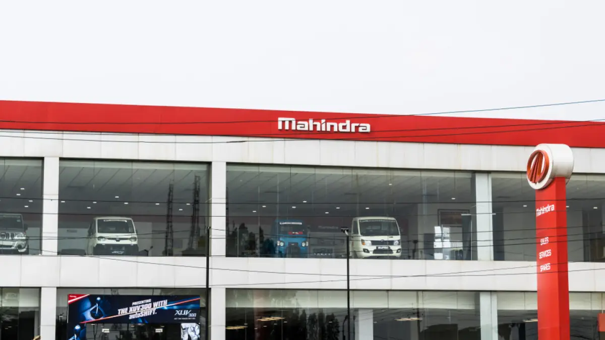 Mahindra & Mahindra target price 2023 